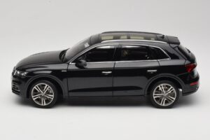 Audi Q5L FY Must Paudi Model 1:18 26732 Metall - pilt 4/8