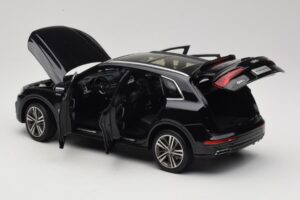 Audi Q5L FY Must Paudi Model 1:18 26732 Metall - pilt 5/8
