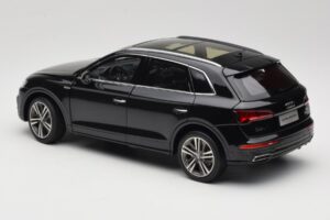 Audi Q5L FY Must Paudi Model 1:18 26732 Metall - pilt 7/8