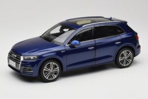 Audi Q5L FY Sinine Paudi Model 1:18 33729 Metall
