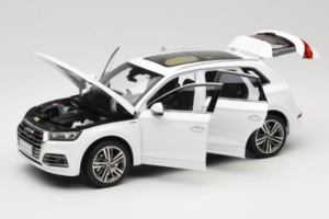 Audi Q5L FY Valge Paudi Model 1:18 30694 Metall - pilt 2/8