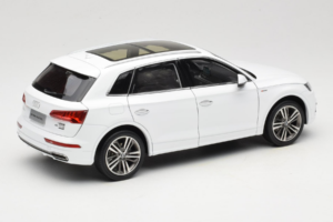 Audi Q5L FY Valge Paudi Model 1:18 30694 Metall - pilt 3/8