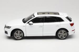 Audi Q5L FY Valge Paudi Model 1:18 30694 Metall - pilt 4/8