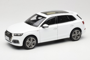 Audi Q5L FY Valge Paudi Model 1:18 30694 Metall