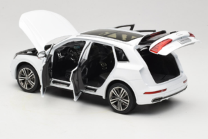 Audi Q5L FY Valge Paudi Model 1:18 30694 Metall - pilt 5/8