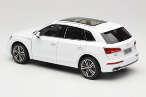 Audi Q5L FY Valge Paudi Model 1:18 30694 Metall - pilt 7/8