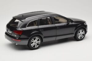 Audi Q7 4L Lava Grey Minichamps 1:18 5010507625 Metall - pilt 3/8