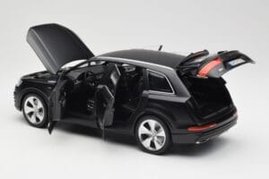 Audi Q7 4M Matt Must Minichamps 1:18 110014001 Metall - pilt 5/8