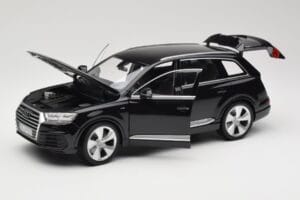 Audi Q7 4M Orca Black Minichamps 1:18 5011407625 Metall - pilt 2/8