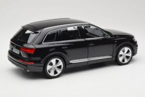 Audi Q7 4M Orca Black Minichamps 1:18 5011407625 Metall - pilt 3/8