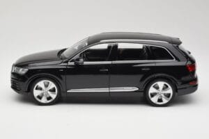Audi Q7 4M Orca Black Minichamps 1:18 5011407625 Metall - pilt 4/8
