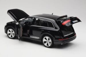 Audi Q7 4M Orca Black Minichamps 1:18 5011407625 Metall - pilt 5/8