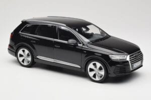 Audi Q7 4M Orca Black Minichamps 1:18 5011407625 Metall - pilt 6/8