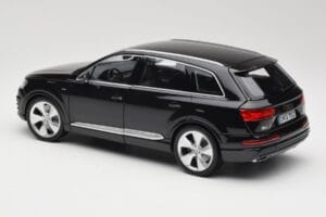 Audi Q7 4M Orca Black Minichamps 1:18 5011407625 Metall - pilt 7/8