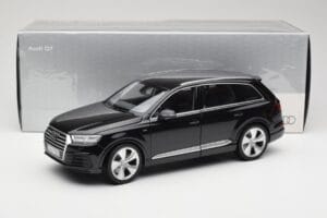 Audi Q7 4M Orca Black Minichamps 1:18 5011407625 Metall - pilt 8/8