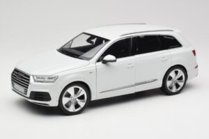 Audi Q7 4M Valge Minichamps 1:18 110014000 Metall