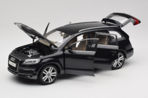 Audi Q7 Must Kyosho 1:18 09221BK Metall - pilt 2/8