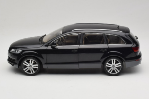 Audi Q7 Must Kyosho 1:18 09221BK Metall - pilt 4/8