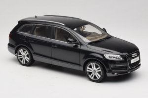 Audi Q7 Must Kyosho 1:18 09221BK Metall - pilt 6/8