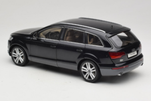 Audi Q7 Must Kyosho 1:18 09221BK Metall - pilt 7/8