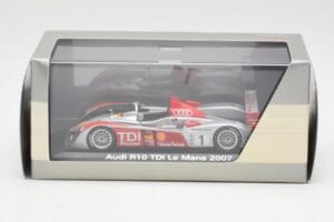 Audi R10 TDI LMP1 #1 F. Biela / E. Pirro / M. Werner 24 Hours of Le Mans 2007 Minichamps 1:43 5020700213 Metall - pilt 4/4