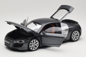 Audi R8 5.2 FSI Quattro Daytona Grey Kyosho 1:18 09216DG Metall - pilt 2/7