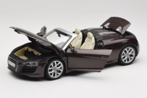 Audi R8 5.2 Spyder Teak Brown Kyosho 1:18 5010918525 Metall - pilt 2/8