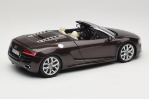 Audi R8 5.2 Spyder Teak Brown Kyosho 1:18 5010918525 Metall - pilt 3/8