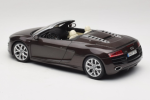 Audi R8 5.2 Spyder Teak Brown Kyosho 1:18 5010918525 Metall - pilt 7/8