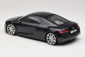 Audi R8 Must Kyosho 1:18 09213BK Metall - pilt 7/8