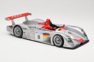Audi R8 LMP900 #8 Audi Sport Team Joest F. Biela / E. Pirro / T. Kristensen 24 Hours of Le Mans 2000 Maisto 1:18 38899 Metall - pilt 4/6