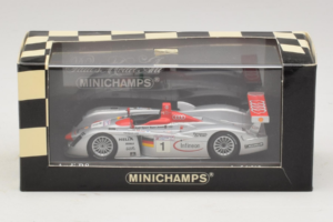 Audi R8 LMP #1 F. Biela / E. Pirro / T. Kristensen 24 Hours of Le Mans Winner 2001 Minichamps 1:43 400011201 Metall - pilt 4/4