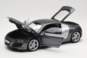 Audi R8 Type 42 4.2 Daytona Grey Kyosho 1:18 5010618425 Metall - pilt 2/8