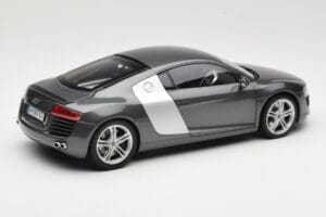 Audi R8 Type 42 4.2 Daytona Grey Kyosho 1:18 5010618425 Metall - pilt 3/8