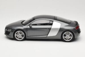 Audi R8 Type 42 4.2 Daytona Grey Kyosho 1:18 5010618425 Metall - pilt 4/8
