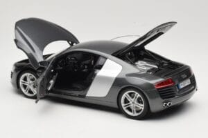 Audi R8 Type 42 4.2 Daytona Grey Kyosho 1:18 5010618425 Metall - pilt 5/8
