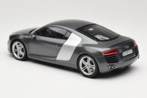 Audi R8 Type 42 4.2 Daytona Grey Kyosho 1:18 5010618425 Metall - pilt 7/8