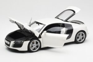 Audi R8 Type 42 Valge Kyosho 1:18 09213W Metall - pilt 2/8