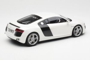 Audi R8 Type 42 Valge Kyosho 1:18 09213W Metall - pilt 3/8