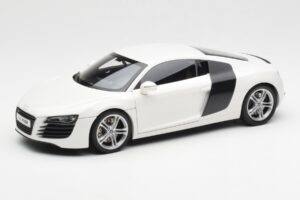 Audi R8 Type 42 Valge Kyosho 1:18 09213W Metall
