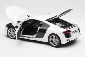 Audi R8 Type 42 Valge Kyosho 1:18 09213W Metall - pilt 5/8
