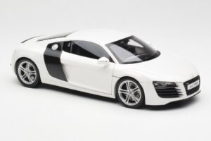 Audi R8 Type 42 Valge Kyosho 1:18 09213W Metall - pilt 6/8