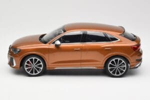 Audi RS Q3 Sportback 8U Brown Metallic Minichamps 1:18 155018104 Metall - pilt 3/6