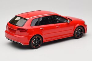 Audi RS3 8P Sportback Punane DNA 1:18 DNA000056 Vaik - pilt 2/6