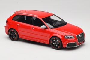 Audi RS3 8P Sportback Punane DNA 1:18 DNA000056 Vaik - pilt 4/6