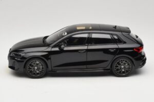 Audi RS3 8Y Sportback Myth Black Norev 1:18 188388 Metall - pilt 4/8