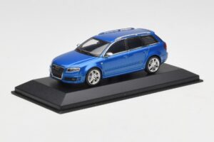 Audi RS4 B7 Avant Blue Metallic Minichamps 1:43 AUDI010 Metall - pilt 2/4
