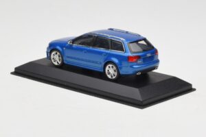 Audi RS4 B7 Avant Blue Metallic Minichamps 1:43 AUDI010 Metall - pilt 3/4