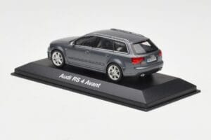 Audi RS4 B7 Avant Hall Minichamps 1:43 5010509223 Metall - pilt 3/4