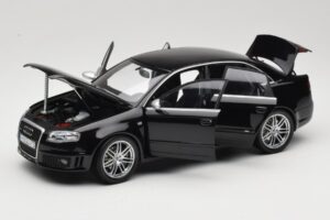 Audi RS4 B7 Sedan Phantom Black Minichamps 1:18 5010509115 Metall - pilt 2/8
